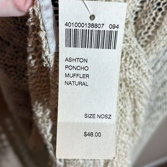 Chicos Ashton poncho in muffler natural open knit net one size Lagenlook - Picture 4 of 4